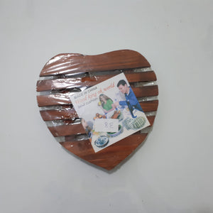 WOODEN UNDER PLATE HEART SHAPE