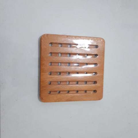 WOODEN UNDER PLATE SQUARE SHAPE