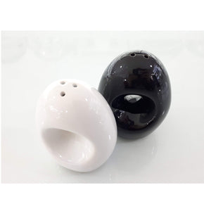 SALT AND PEPPER SET BLACK AND WHITE